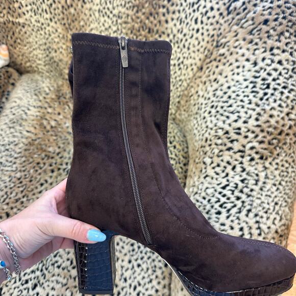 Donald Pliner Brown Zari Crepe Heeled Bootie Size 10M - Picture 8 of 8